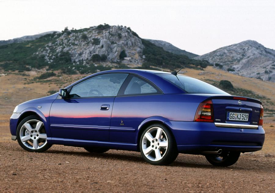  Opel Astra Coupe 2002 года  (фото 10 из 22)